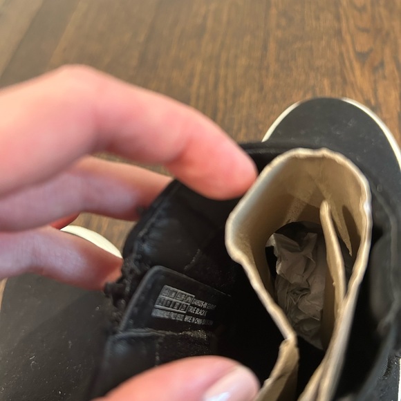 NWT GAP Kids Sneaker Boots Size 2 - Picture 7 of 7